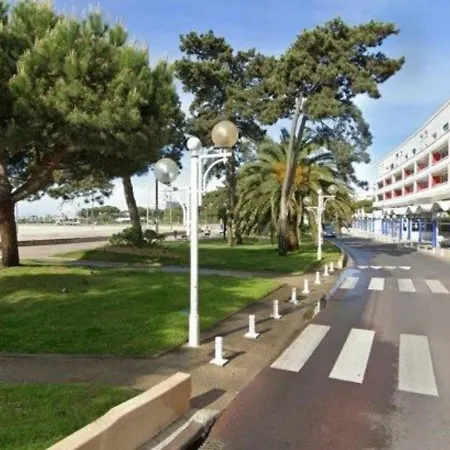 Royan, 2 Pieces, 4 Personnes - Fr-1-305-1494 *